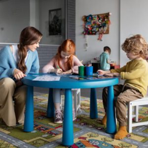 full-shot-kids-drawing-together-at-table